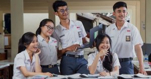 Pendidikan Politik Berbasis Nilai Demokrasi di Lingkungan Sekolah