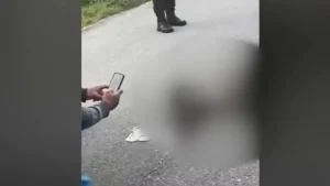 detik detik anggota brimob di maluku aniaya pelajar mts pakai helm hingga tewas 1