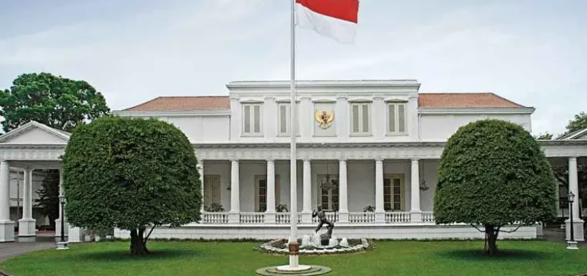 Istana Merdeka e7c18f0ab8