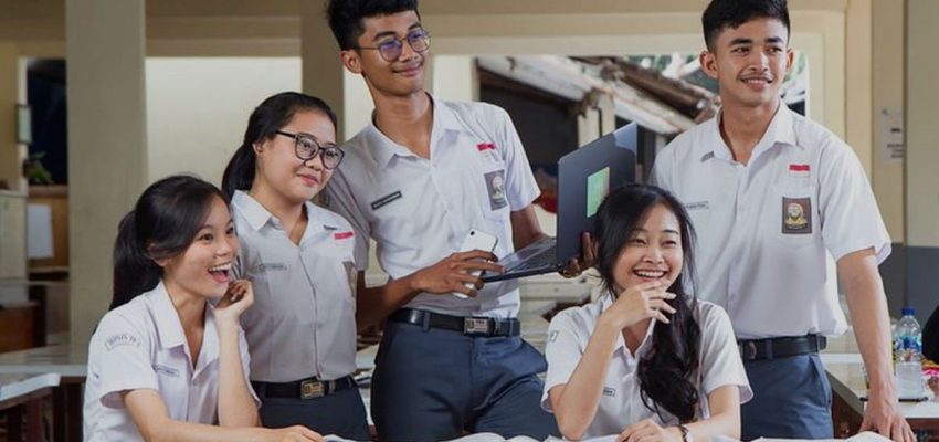 Pendidikan Politik Berbasis Nilai Demokrasi di Lingkungan Sekolah