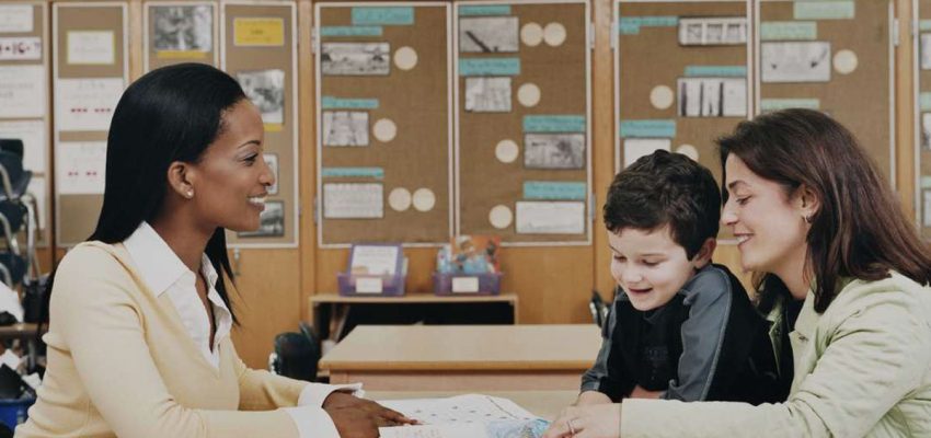 Pendidikan dalam Keluarga sebagai Fondasi Utama Pembentukan Karakter Anak