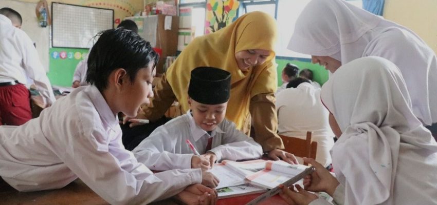 Peran Budaya Lokal dalam Membangun Karakter Siswa di Sekolah