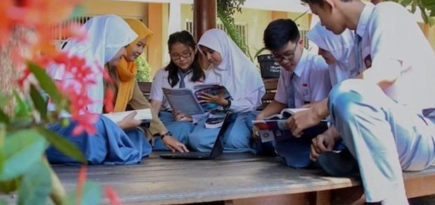 Peran Guru Ekonomi dalam Membentuk Pola Pikir Kritis Siswa